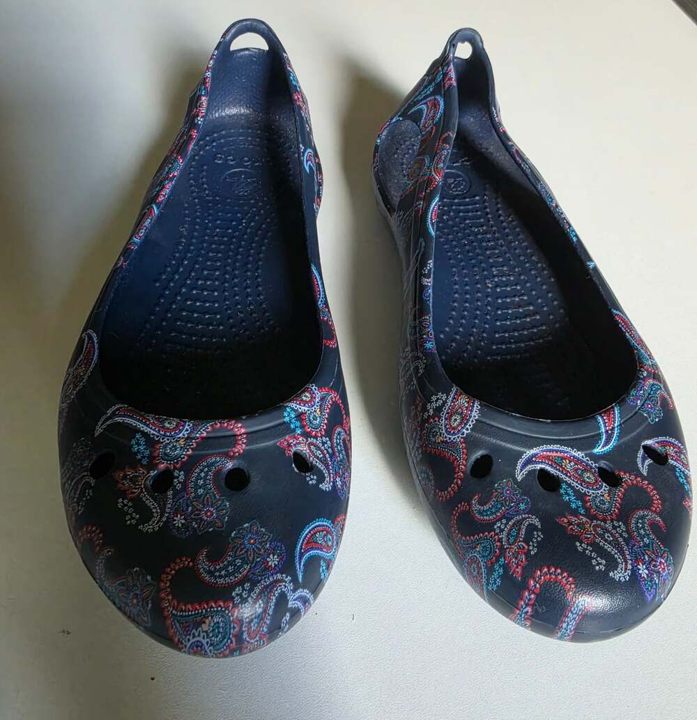 Crocs Women's Kadee Floral Navy Flats Sz 6